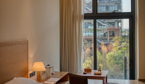 Lake View King Room