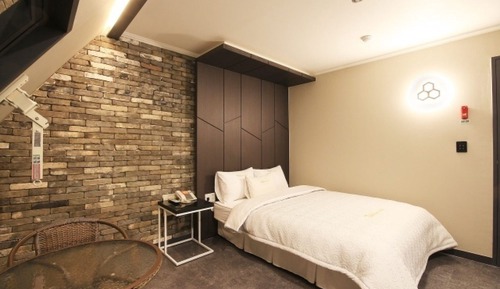 Room (Large attic - non-smoking OTT air pur)