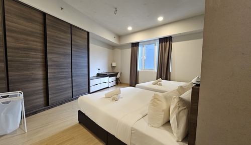 Executive Penthouse 4BR (Dual-Key)