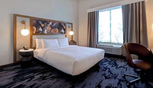 Room, 1 King Bed, Non Smoking (Mobility/Hearing Accessible, Tub)