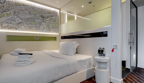Standard Double Room, Roll-in Shower