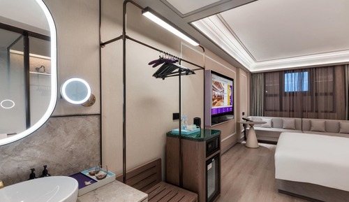 Superior Room, 1 King Bed