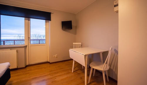 Studio, Balcony
