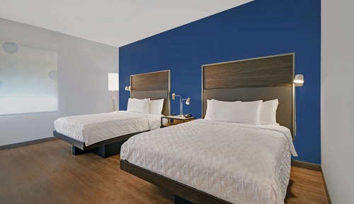 Room, 2 Queen Beds, Accessible, Bathtub (Mobility & Hearing)