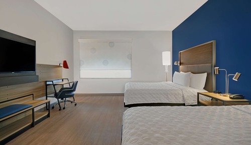 Room, 2 Queen Beds, Accessible (Roll-In Shower)