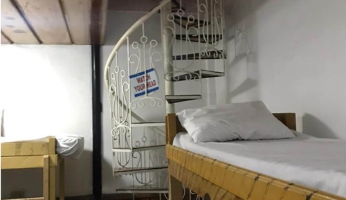 Room, Mixed Dorm