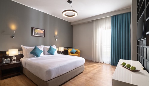 Deluxe Suite, 1 King Bed, City View