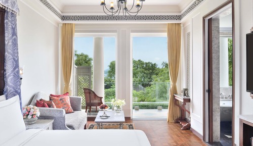 Flamingo Signature Room with Garden King Bed