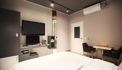 Room (Standard (Air Purifier Netflix Availa)