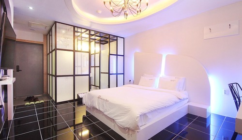 Room (Standard Room (For 2 Extra Charge for)