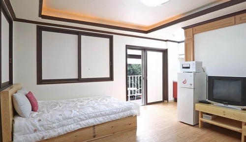 Room (Asa)