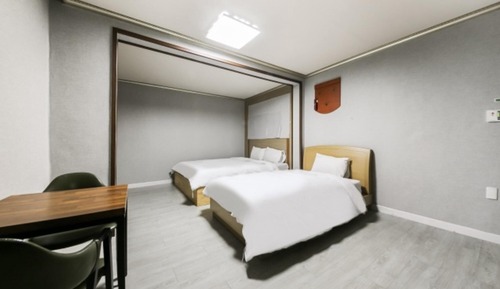Room (Special Room Twin (Netflix Available )