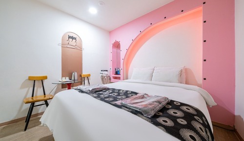 Room (Premium (gaming 1PC GTX1060 or 960 ga)