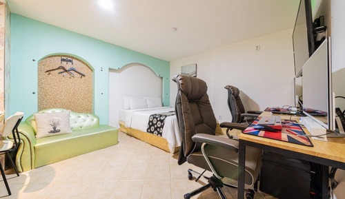 Room (VIP (2PC))