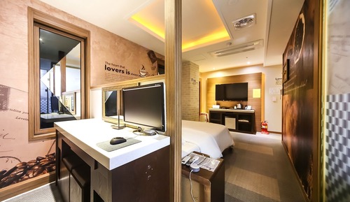 Room (VIP 2)