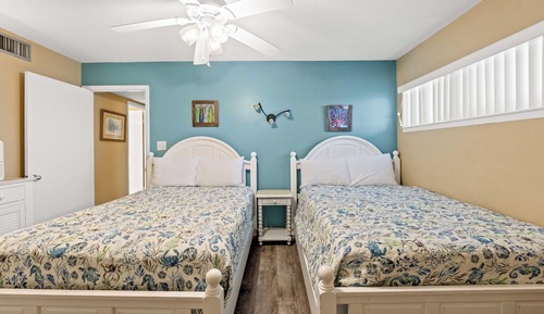 Panoramic Condo, 3 Bedrooms, Balcony, Ocean View (806 W)