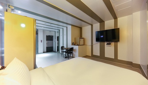 Room (Premium)