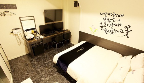 Room (Couple PC-A)
