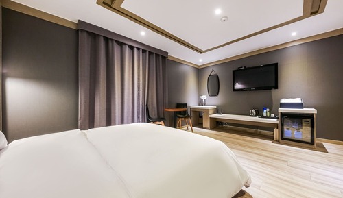 Room (Gaming Room - OTT Movie (Battleground)