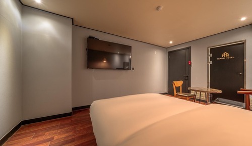 Room (Standard/OTT movies (65-inch TV/high-)