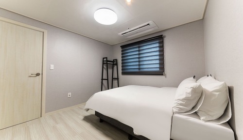 Room (Suites)