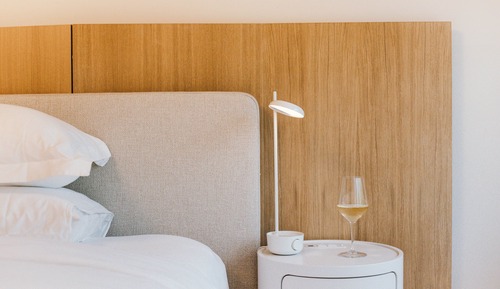 Room (Essential)