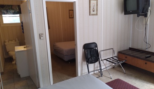 Deluxe Family Suite, 2 Rooms 2 Queen Beds w/kitchenette (Pet Friendly)