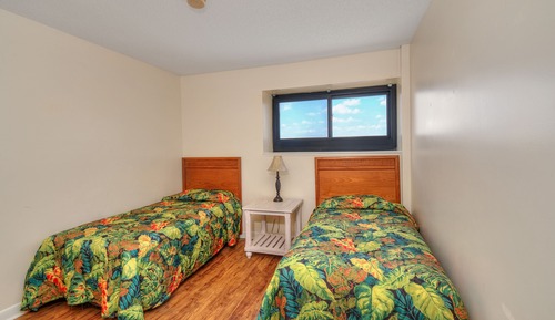 Condo, 2 Bedrooms, Pool Access, Ocean View (Renaissance Tower 1516)