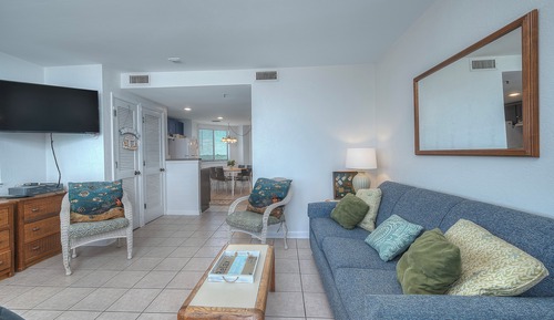 Studio, Pool Access, Oceanfront (Renaissance Tower 904)