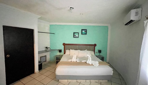 Deluxe Studio Suite, 1 King Bed