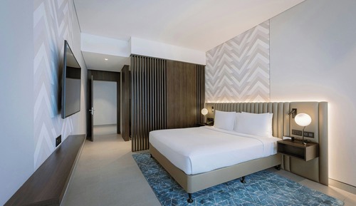 Executive Suite, 1 King Bed, Non Smoking, City View