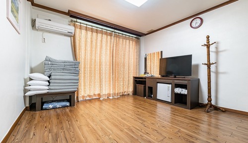Room (Ondol Room)