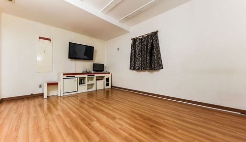 Room (Ondol Room)