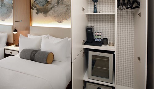 Standard Room, 1 King Bed, Accessible (Mobility, Roll-In Shower)