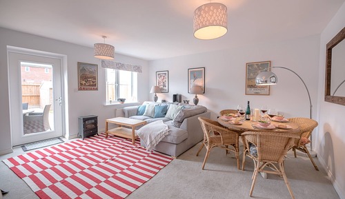 House (2 Bedrooms)