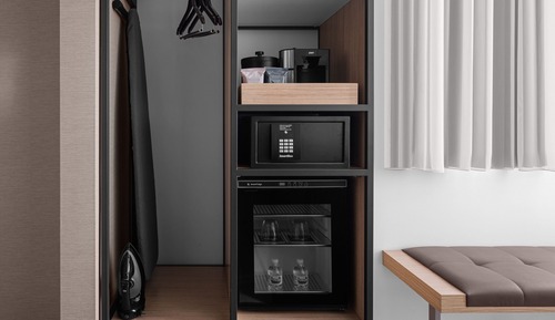 Standard Room, 1 King Bed, Non Smoking (Mobility/Hearing Access, Roll-in Shwr)