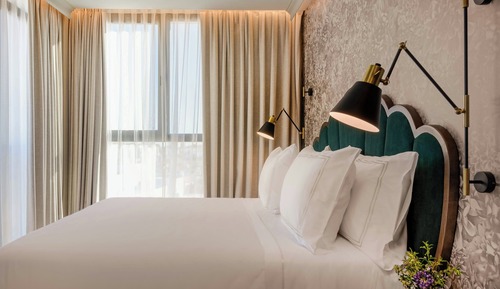 Suite, 1 King Bed, Non Smoking, City View (Terrace)