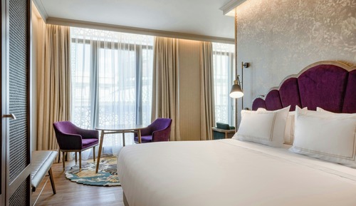 Junior Suite, 1 King Bed, Non Smoking, City View