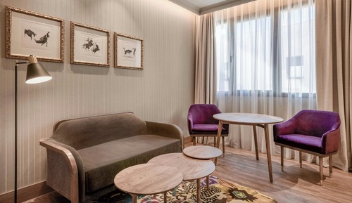 Deluxe Room, 1 Queen Bed, Non Smoking