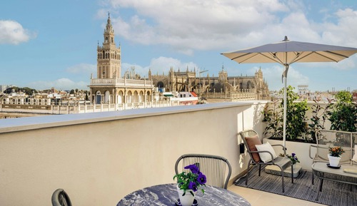 Grand Room, 1 King Bed, Non Smoking, City View (Terrace)