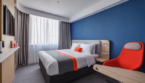 Standard Room, 1 Queen Bed (Free Breakfast)