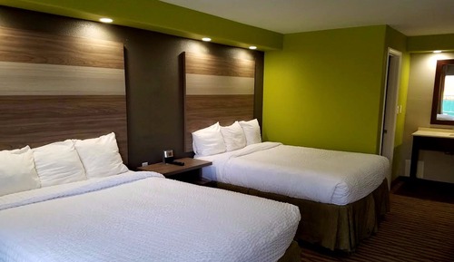 Deluxe Room, 2 Queen Beds, Smoking