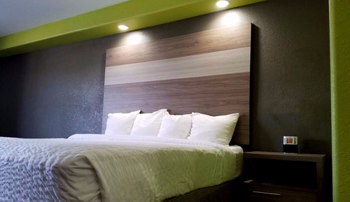 Standard Room, 1 King Bed, Non Smoking