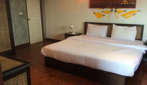Deluxe Penthouse, 2 Bedrooms, Kitchen, Pool View