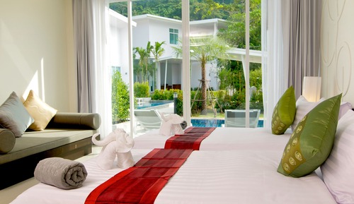 Deluxe Room, Pool Access