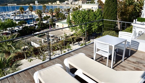 Privilege, Sea View