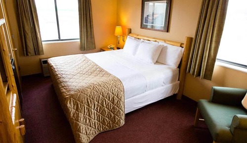 Room, 1 King Bed (Wood Duck Guest Room)