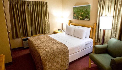 Room (Whitetail Guest Room)