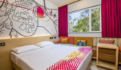 Luxe Queen Room