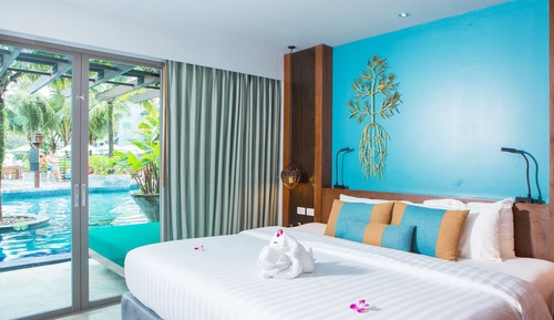 Deluxe Suite with Pool Access Room 